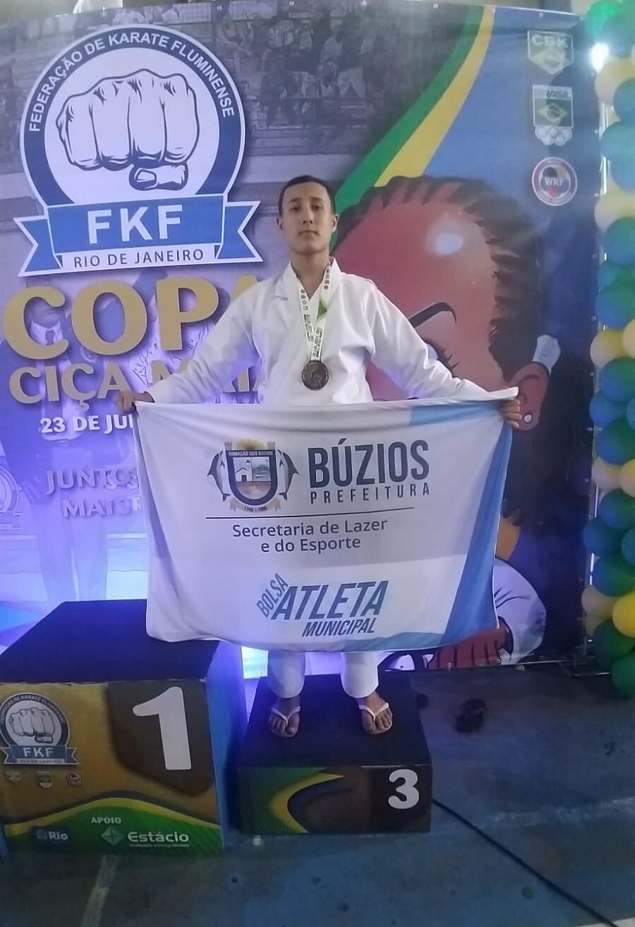 Buziano participante do Bolsa Atleta conquista medalha de bronze em competição de Karatê