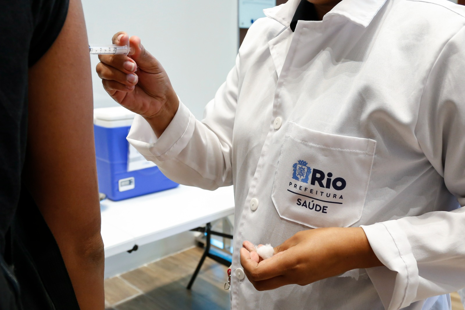 Saúde amplia a vacinação de reforço com a bivalente para pessoas a partir de 12 anos - Prefeitura da Cidade do Rio de Janeiro