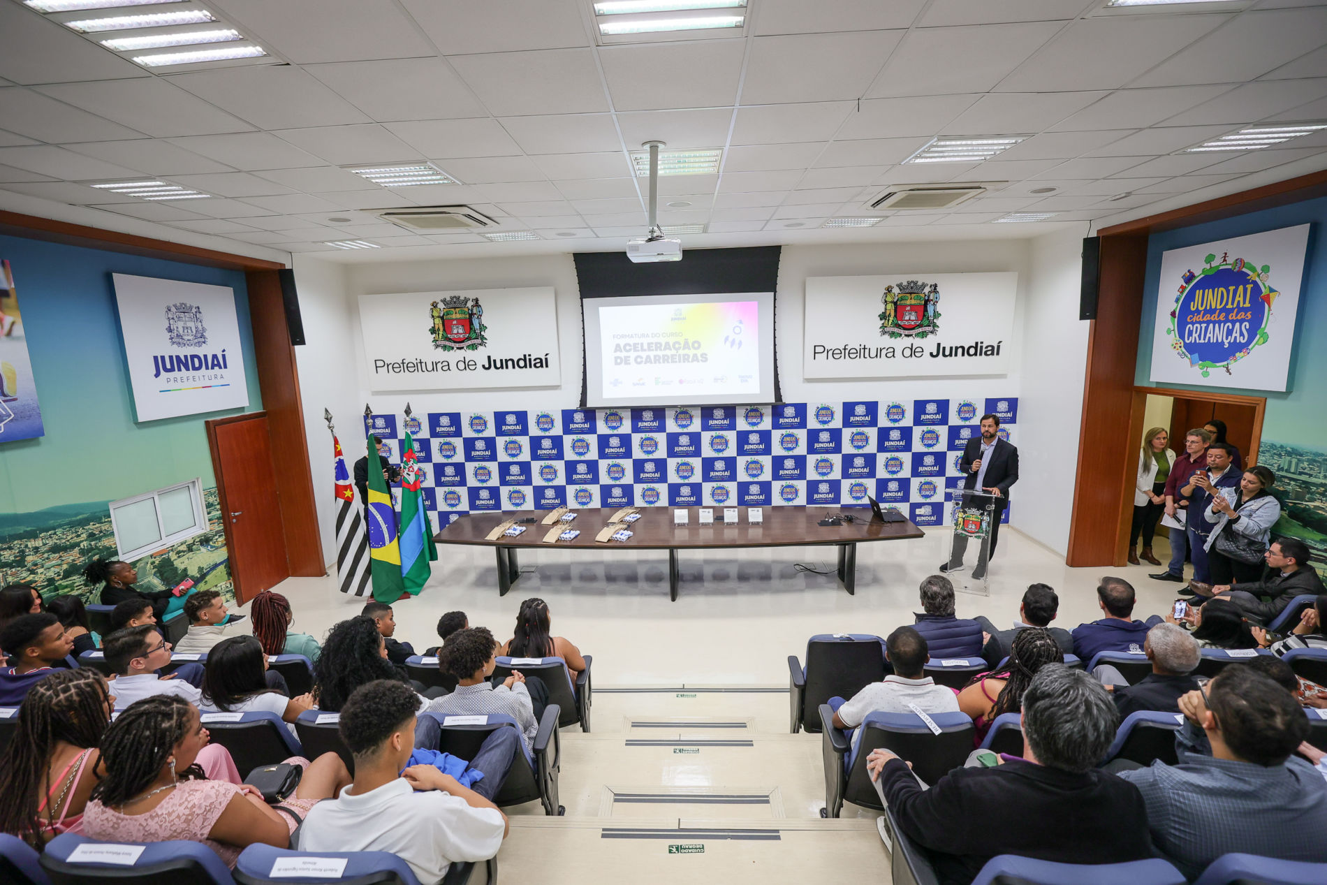 Jovens do Jardim Fepasa se formam em Programa de Aceleração de Carreiras