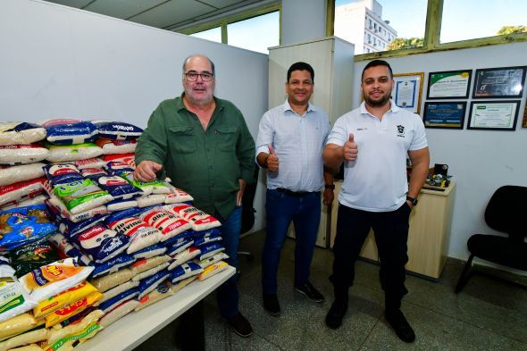 Prefeitura de Cuiab | Arraial da Semob arrecada uma tonelada em alimentos que sero doados s pessoas em vulnerabilidade social