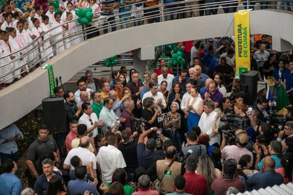 Prefeitura de Cuiab | Em discurso emocionado, coordenadora do Mercado do Porto agradece prefeito dos 300 anos pela reforma do espao