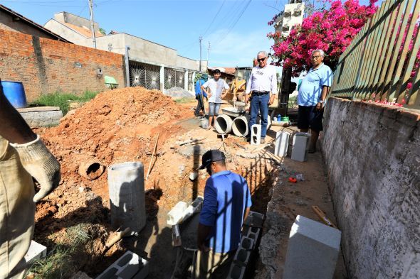 Prefeitura de Cuiab | Prefeitura de Cuiab atua na pavimentao do bairro Jardim Itapaj