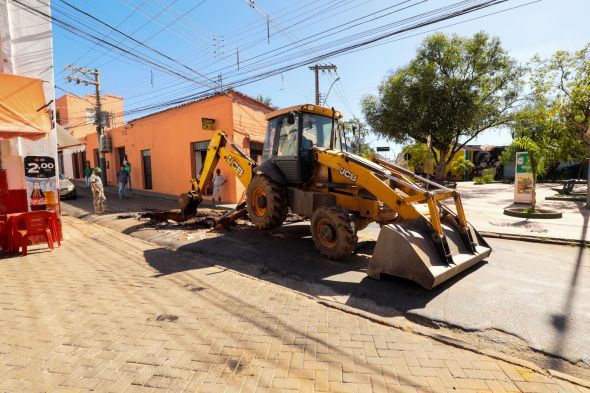 Prefeitura de Cuiab | Secretaria de Obras realiza ao emergencial e executa reparo na rua Campo Grande