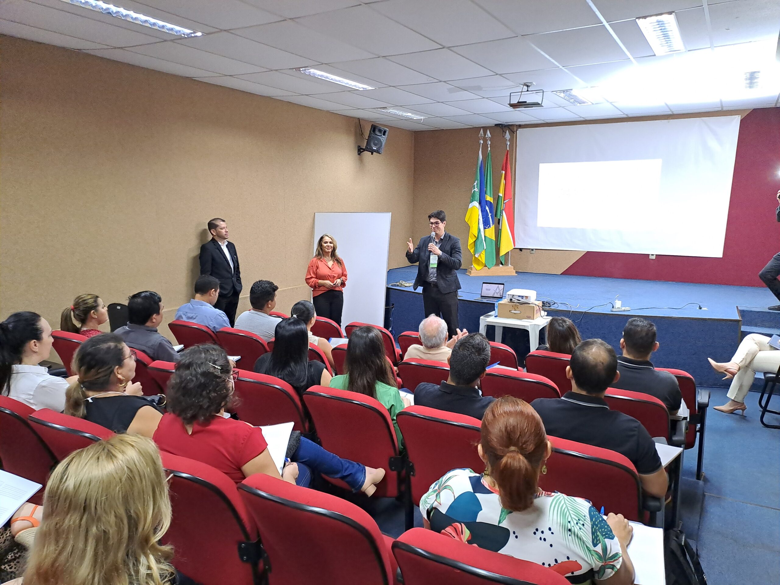Servidores municipais recebem treinamento sobre nova lei de Licitações e Contratos – Prefeitura Municipal de Macapá