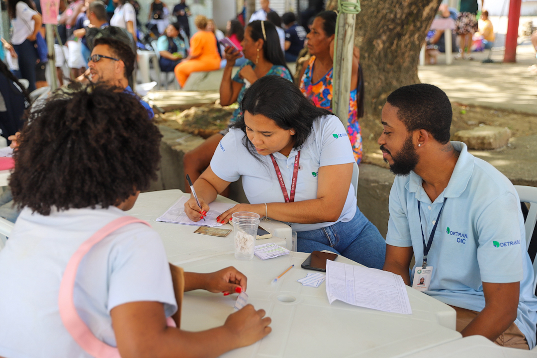 Dia Internacional da Juventude é comemorado com mais de mil atendimentos em ações sociais e prestação de serviços nos Espaços da Juventude - Prefeitura da Cidade do Rio de Janeiro