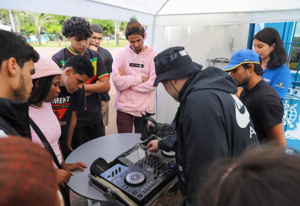 Espaços da Juventude abrem inscrição para duas mil vagas em cursos de DJ e Indústria Avançada - Prefeitura da Cidade do Rio de Janeiro