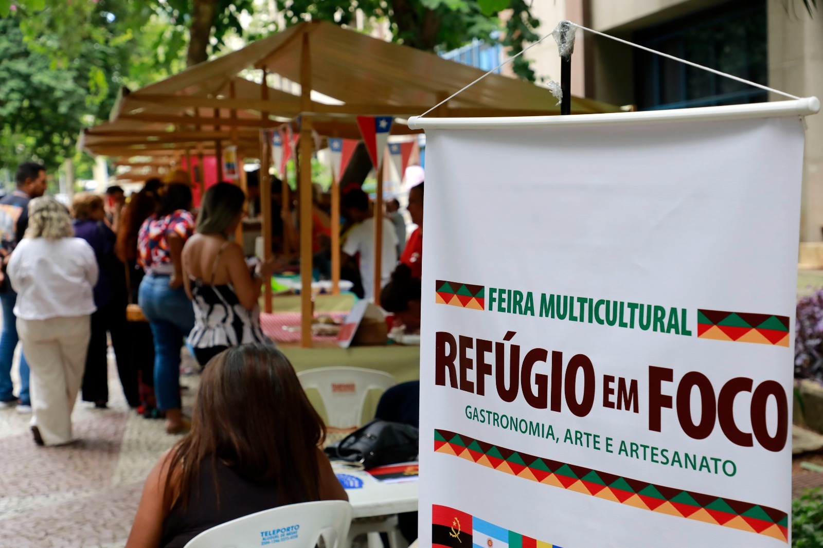 Feira Multicultural Refúgio em Foco reúne empreendedores imigrantes e refugiados na sede da Prefeitura - Prefeitura da Cidade do Rio de Janeiro