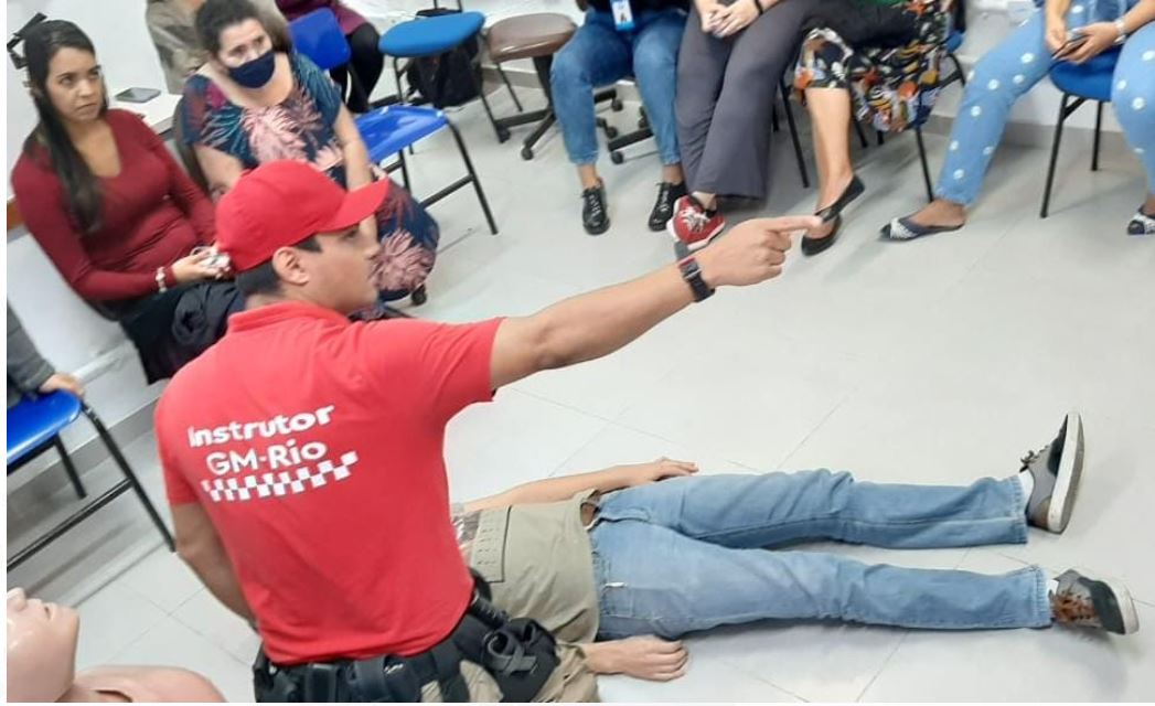 Guarda Municipal dá palestra sobre a Lei Lucas para escolas de Padre Miguel e Ilha do Governador - Prefeitura da Cidade do Rio de Janeiro