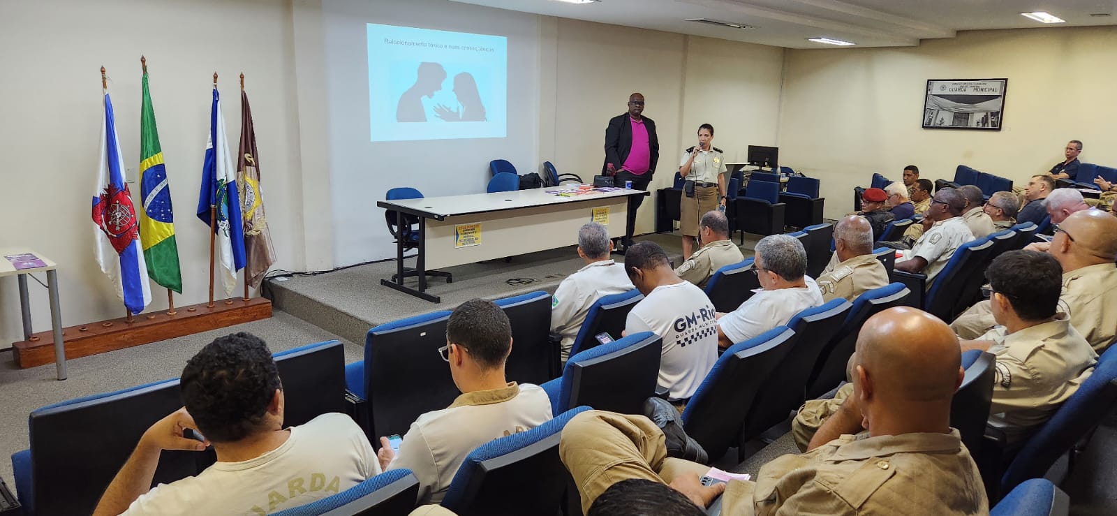 Guarda Municipal do Rio ministra palestra sobre a Lei Maria da Penha para gestores  - Prefeitura da Cidade do Rio de Janeiro