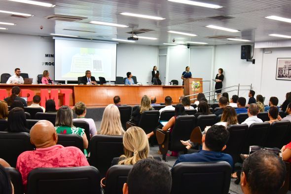 Prefeitura de Cuiab | Candidatos ao Conselho Tutelar de Cuiab recebem orientaes para o perodo eleitoral
