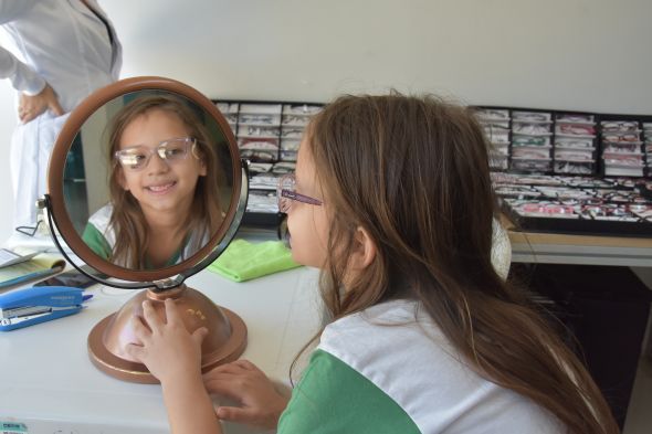 Prefeitura de Cuiab | Mais de 300 estudantes j passaram por exames de optometria