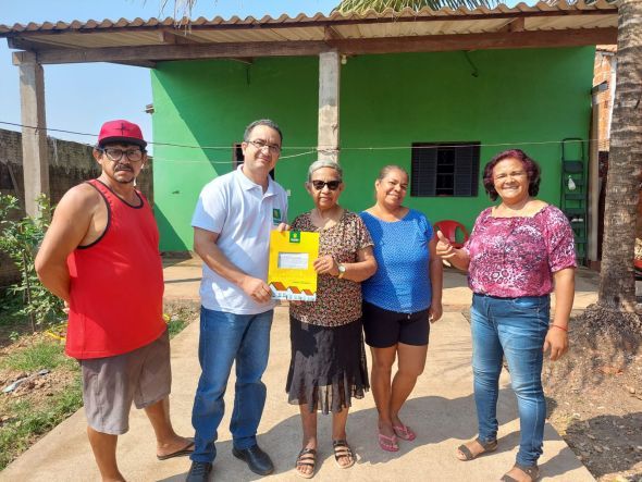 Prefeitura de Cuiab | Prefeitura de Cuiab entrega ttulos definitivos de propriedade em oito bairros