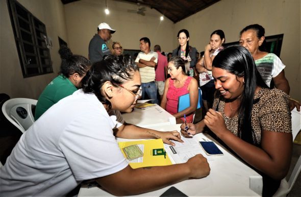 Prefeitura de Cuiab | Prefeitura entrega ttulos de propriedade em 8 bairros durante a Semana da Regularizao Fundiria