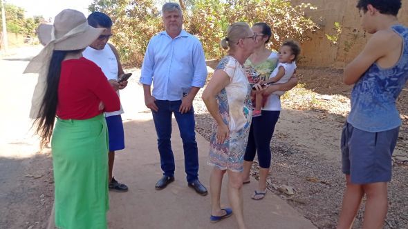 Prefeitura de Cuiab | Vice-prefeito rene-se com a comunidade, vistoria obras no bairro Nova Conquista e anuncia pavimentao do Serra Dourada para o prximo ano