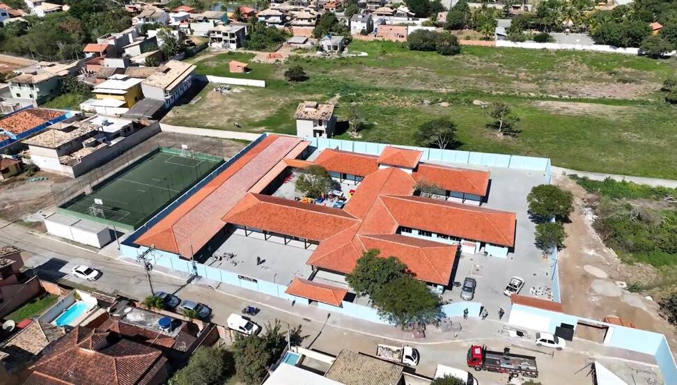 Prefeitura entrega mais uma escola reformada à população
