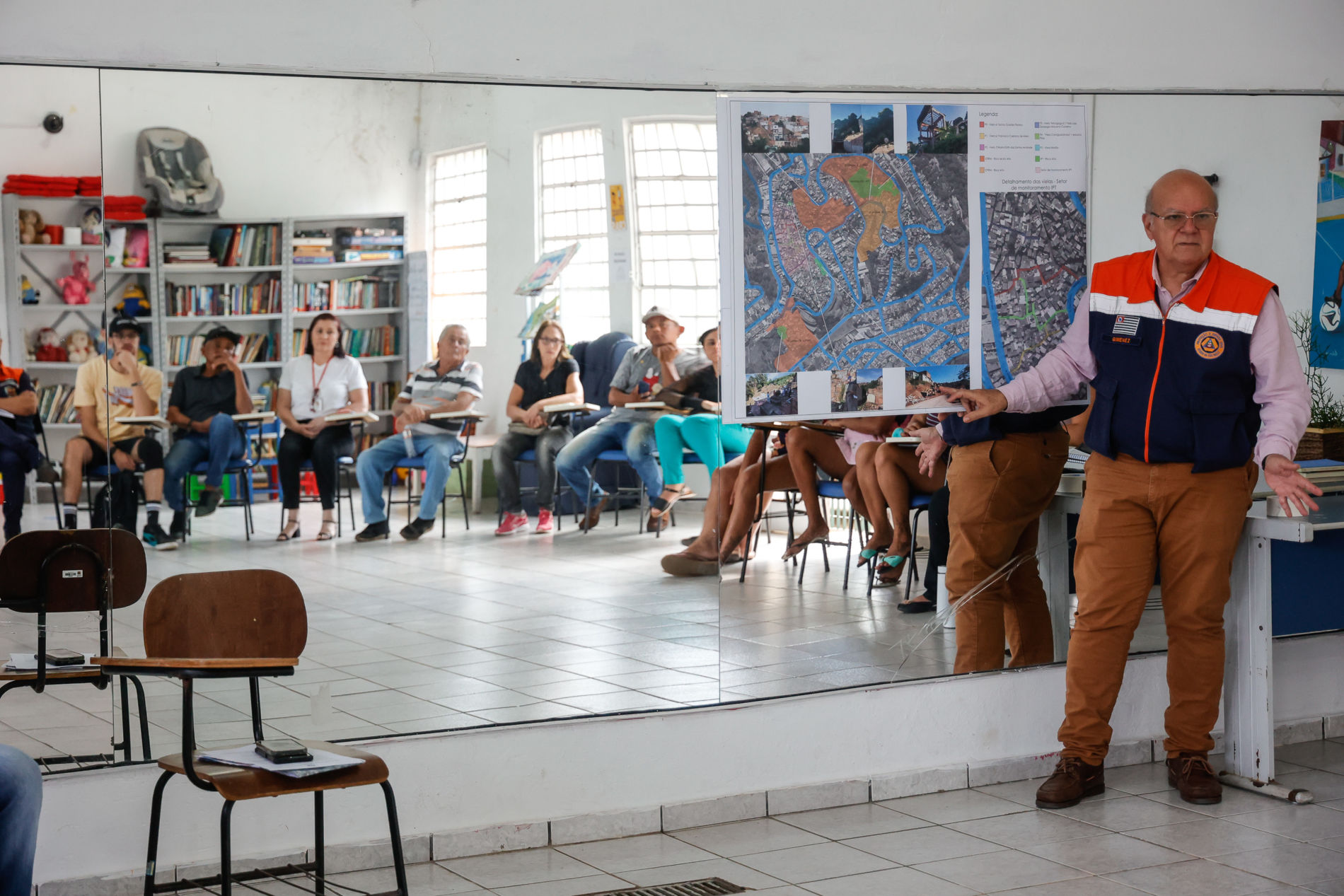 Técnicos da Prefeitura apresentam projetos para as áreas de risco do Jardim São Camilo