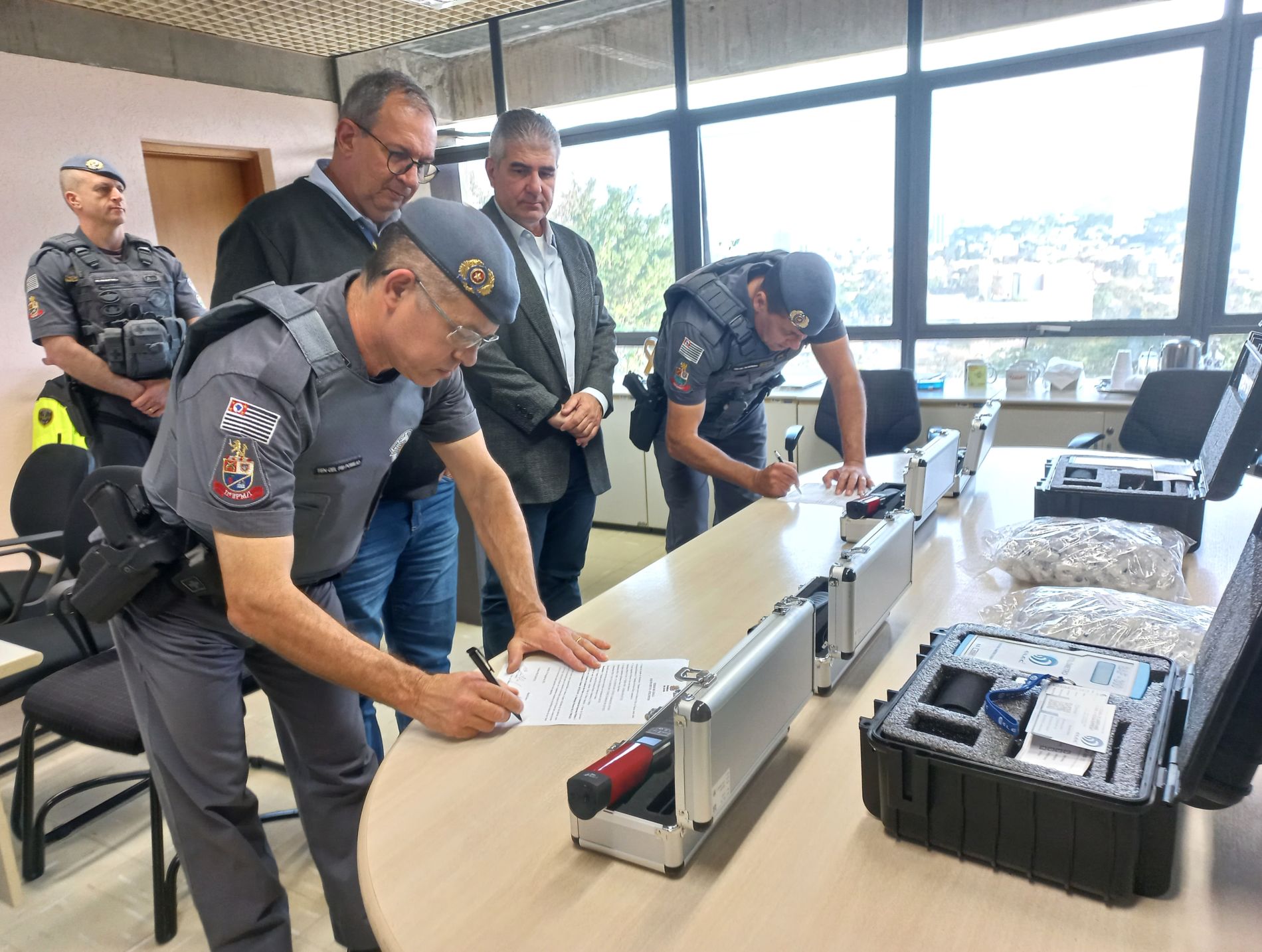 UGMT entrega etilômetros para a Polícia Militar