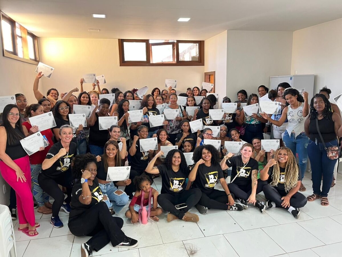 Workshop do Programa Empoderadas reúne mais de 100 alunas na Casa da Mulher Buziana