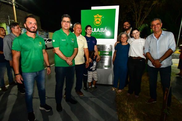 Prefeitura de Cuiab | Comunidade do Parque Ohara celebra inaugurao de praa entregue pelo prefeito Emanuel Pinheiro