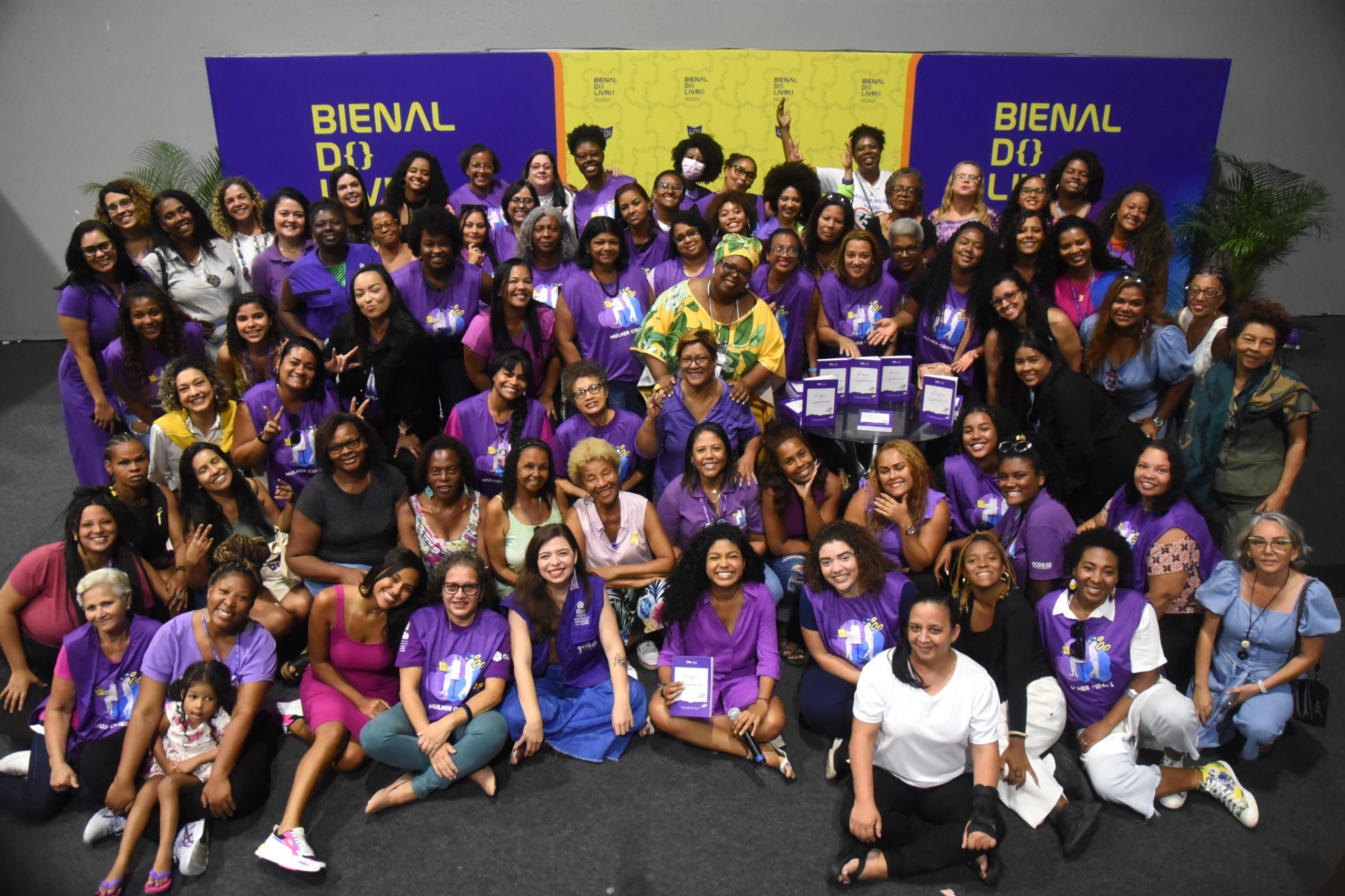 Bienal do Livro: Secretaria da Mulher lança livro escrito por 200 mulheres - Prefeitura da Cidade do Rio de Janeiro