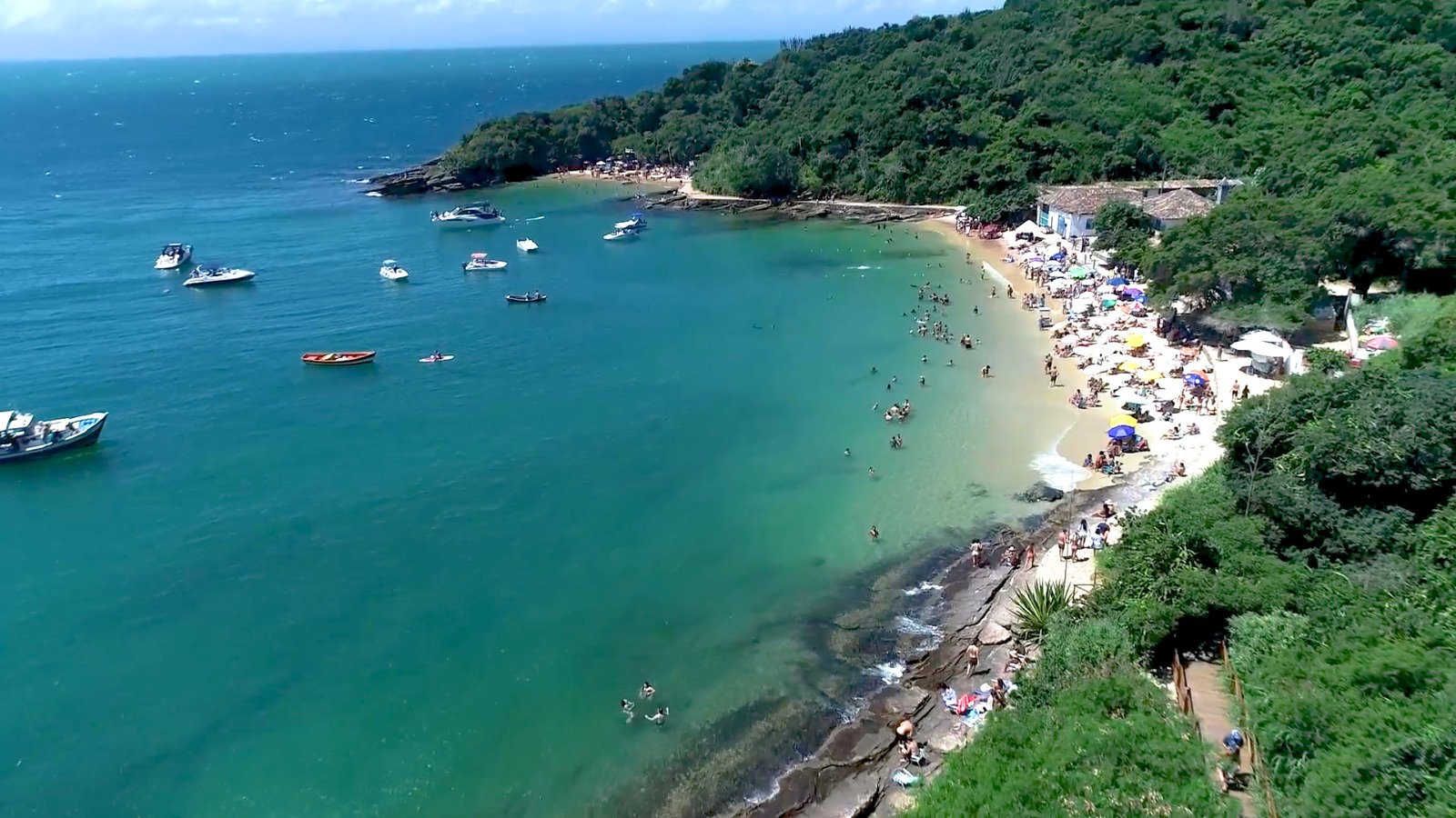 Búzios é a primeira cidade da Região dos Lagos a ter duas praias certificadas pelo Júri Internacional do Programa Bandeira Azul para temporada 23/24