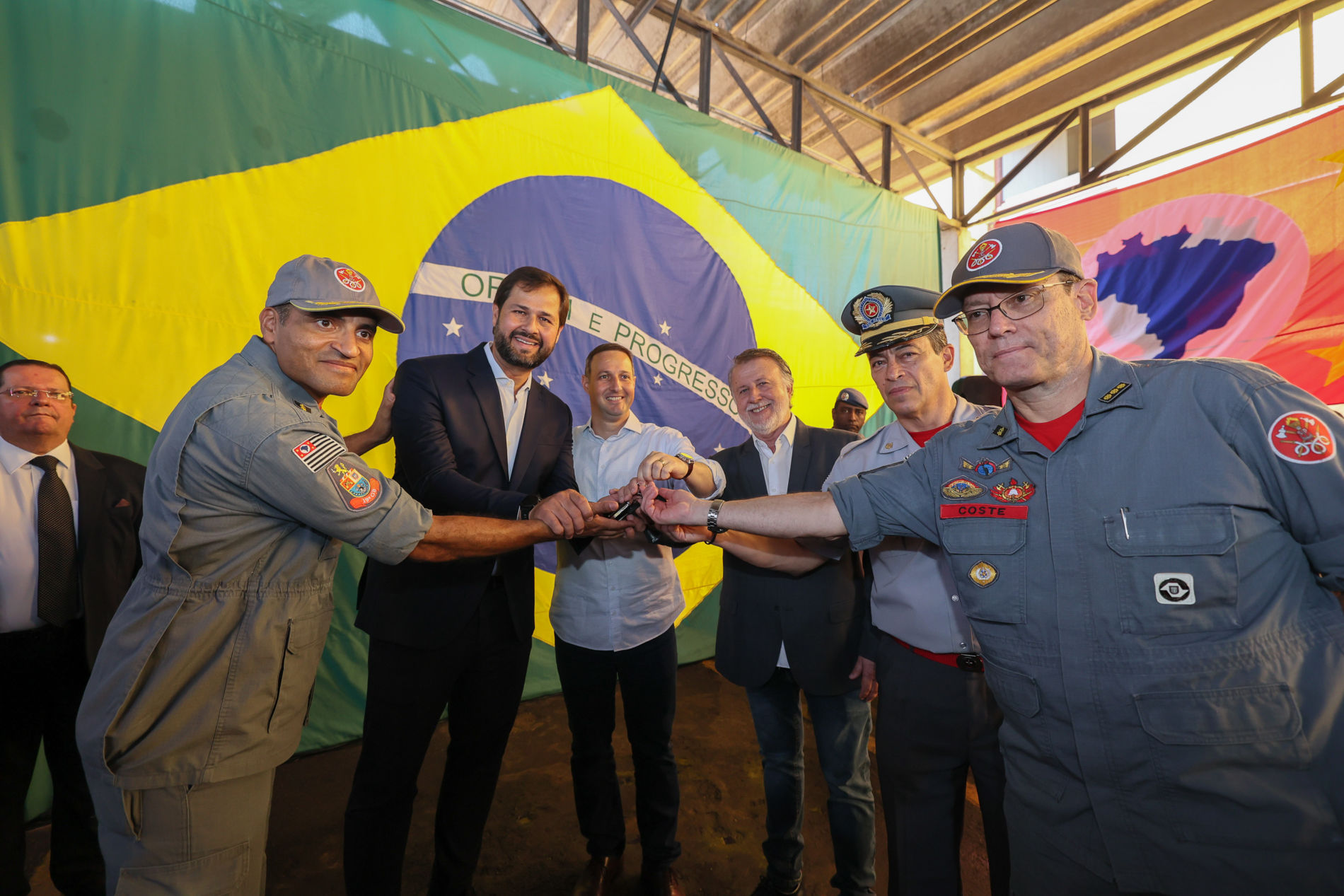 Cinco novos veículos são entregues para o Corpo de Bombeiros