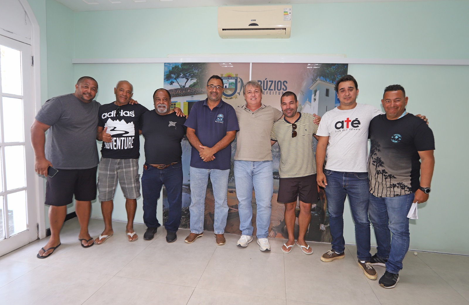 Em reunião com pescadores, prefeito Alexandre Martins apresenta projeto de restauração do píer