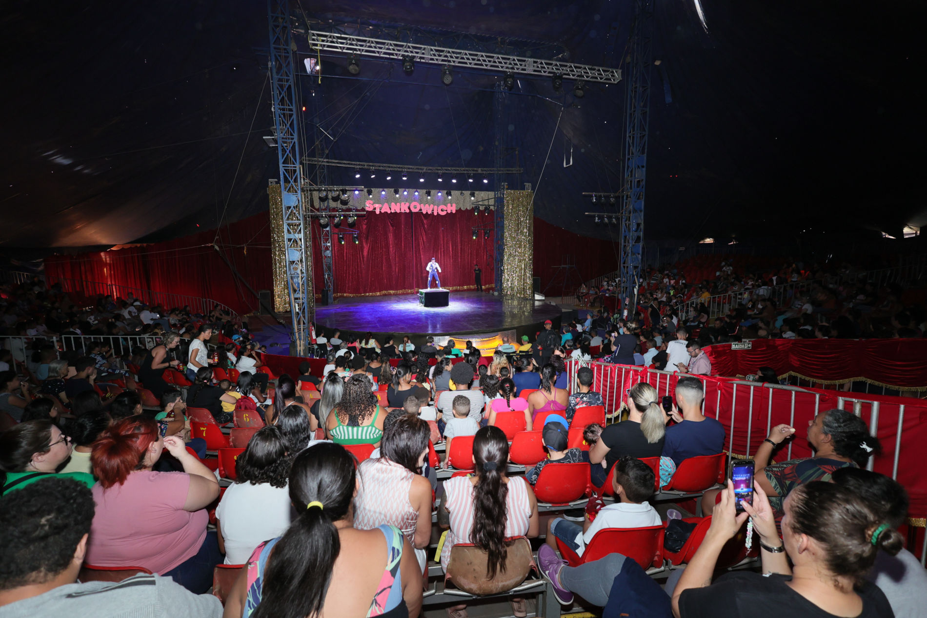Famílias acompanhadas pela Assistência Social conhecem o Circo Stankowich
