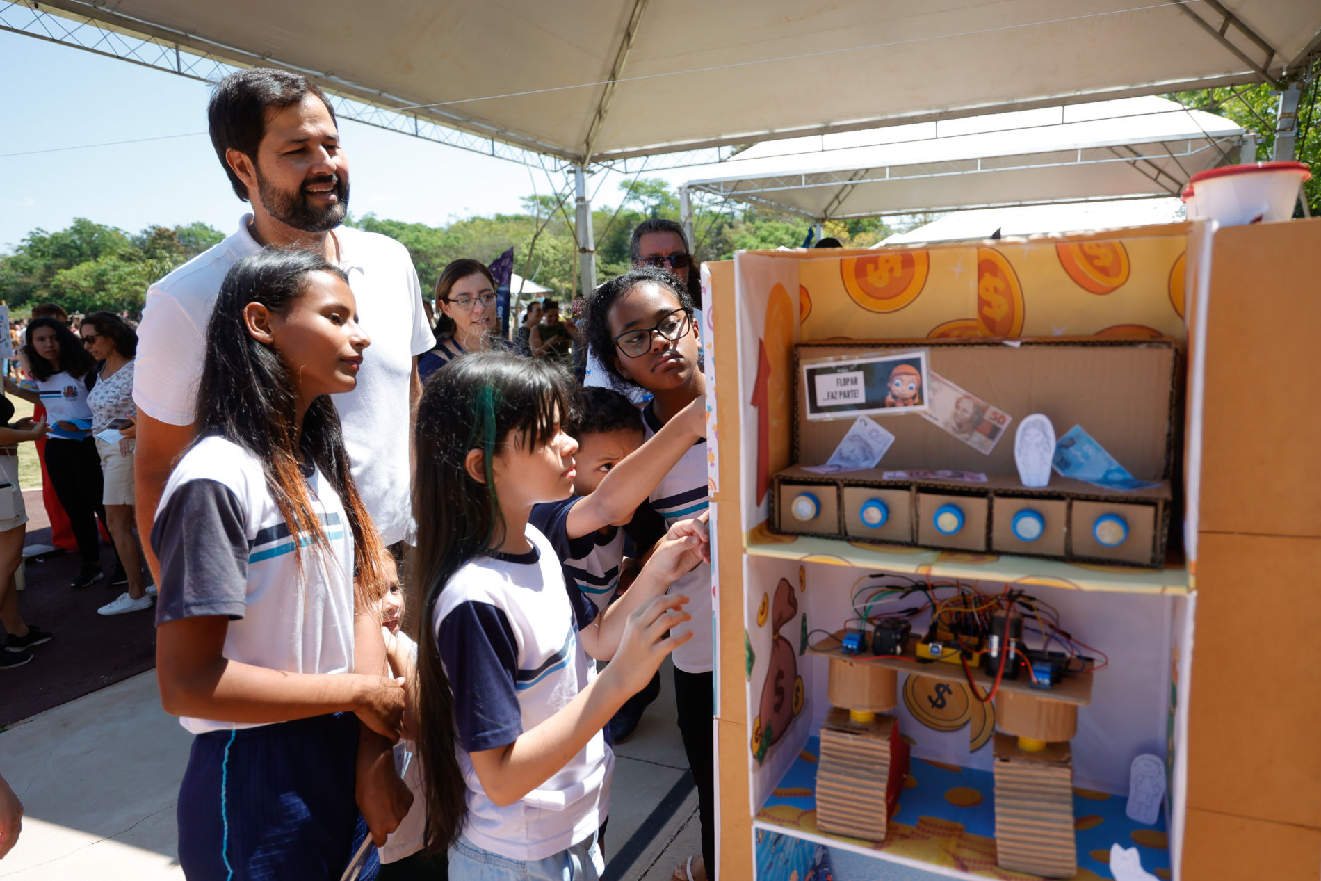 Feira Científico-Cultural reúne mais de 30 mil pessoas em dia de diversão e aprendizado