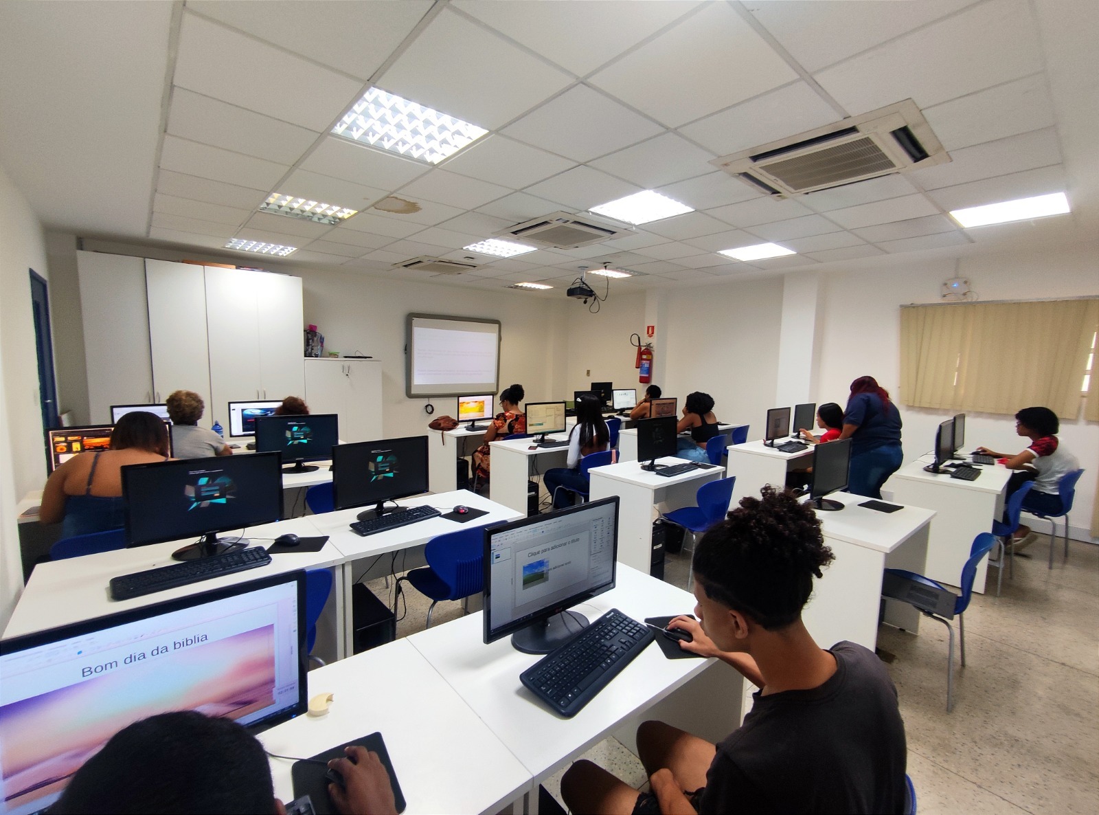 Naves do Conhecimento têm mais de 3.900 vagas em cursos gratuitos de tecnologia e empreendedorismo - Prefeitura da Cidade do Rio de Janeiro