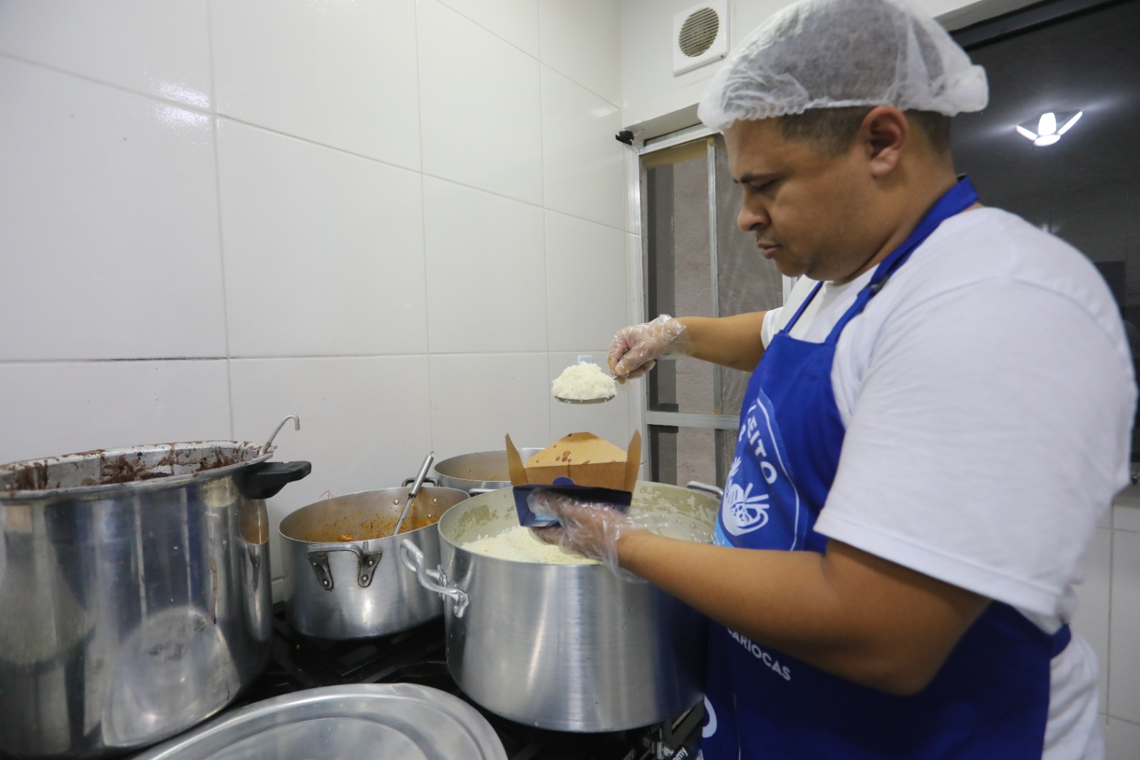 Prato Feito Carioca chega à Maré e a Realengo: novas cozinhas comunitárias vão servir 560 refeições diariamente - Prefeitura da Cidade do Rio de Janeiro