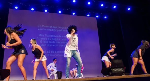 Prefeitura de Cuiab | Cultura apoia projeto Arte na Veia voltado para calouros de Medicina da UFMT