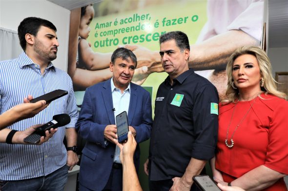 Prefeitura de Cuiab | Estamos fazendo histria ao priorizar os mais vulnerveis, integrando, valorizando e proporcionando dignidade a todos os cidados, reafirma prefeito ao assinar compromisso pelo combate fome