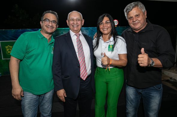 Prefeitura de Cuiab | Gesto Emanuel Pinheiro e TJ entregam 342 ttulos aos moradores do Dr. Fbio I e II