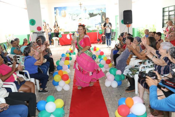 Prefeitura de Cuiab | Idosos do CCI Padre Firmo demonstram alegria e muita disposio em evento comemorativo aos 23 anos da unidade