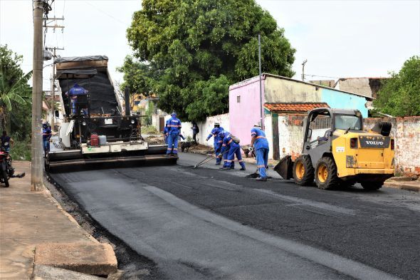 Prefeitura de Cuiab | Operao de recapeamento alcanou mais de 14 ruas do bairro Tijucal em um ms de trabalho