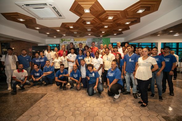 Prefeitura de Cuiab | Prefeito, primeira-dama e ministros participam de assinatura de Acordo de Cooperao Tcnica com o Grupo Pereira para contratao de pessoas inscritas no Cadnico