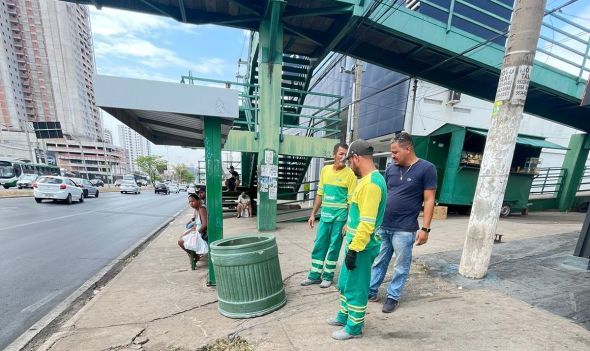 Prefeitura de Cuiab | Prefeitura de Cuiab inicia instalao de lixeiras em pontos de nibus