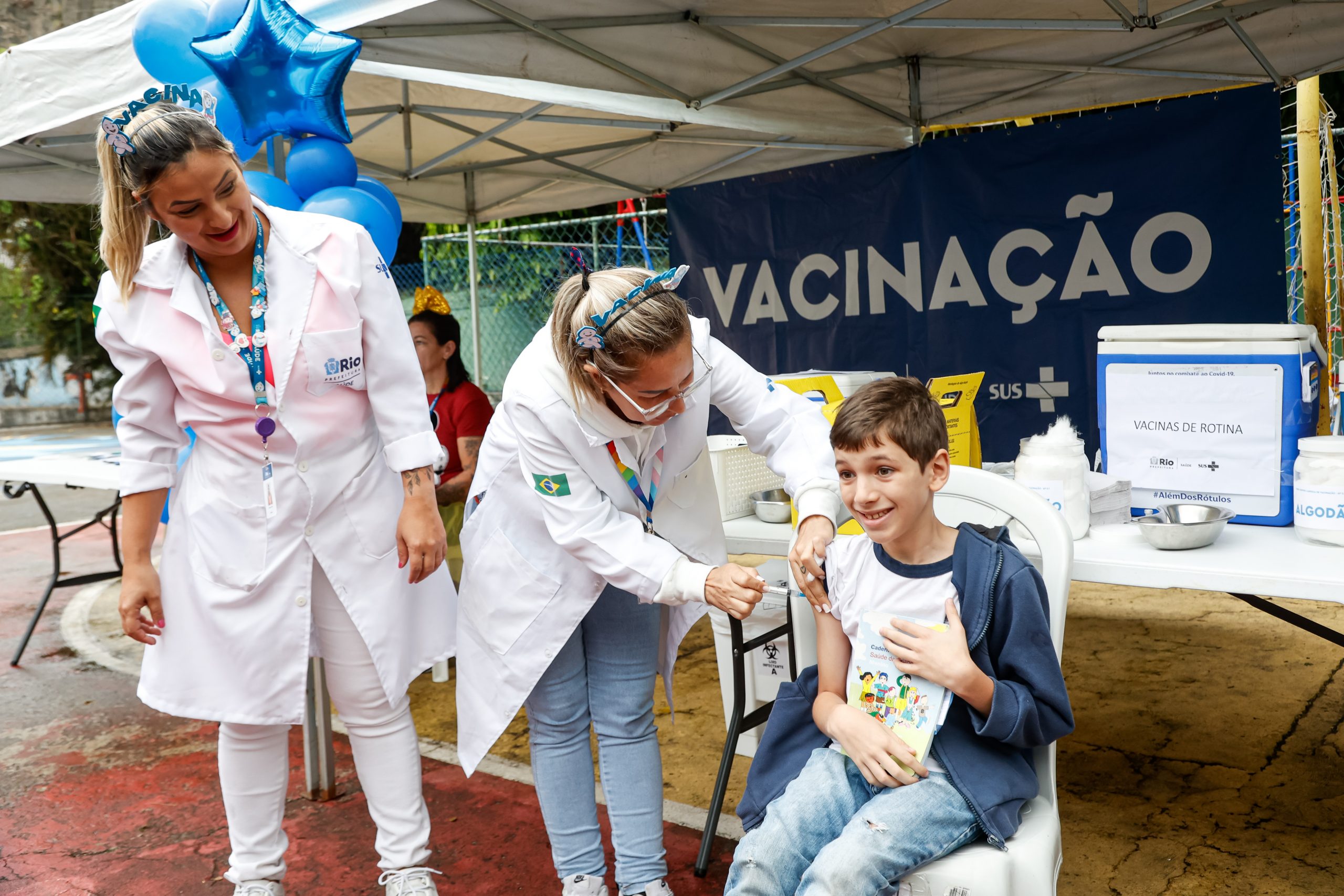 Programa Vacina na Escola aplicou mais de 28 mil doses em um mês - Prefeitura da Cidade do Rio de Janeiro