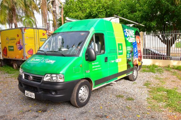 Prefeitura de Cuiab | Van do Sine da Gente leva oportunidades de emprego comunidade do bairro Novo Matogrosso e regio nesta tera (31)