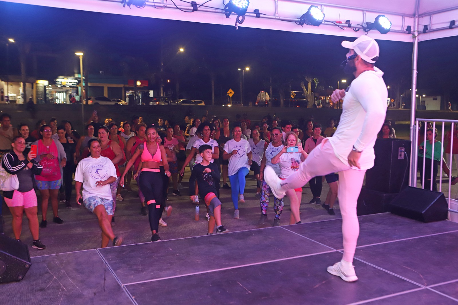 Aulão dos projetos Mulher em Movimento + Empoderadas atrai dezenas de pessoas na praça Tia Uia
