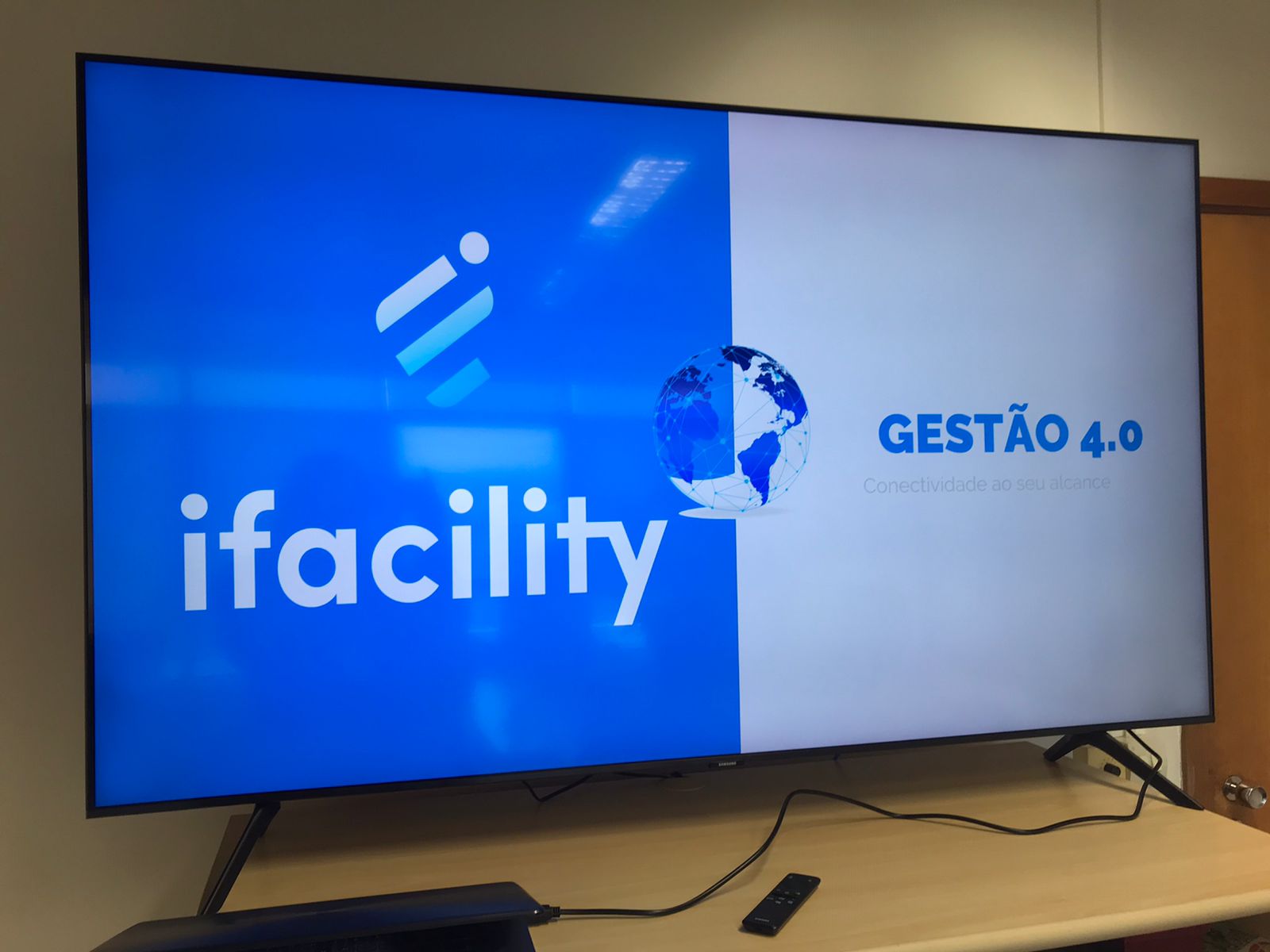 Foxconn apresenta à Prefeitura o ‘iFacility’, nova ferramenta de gestão