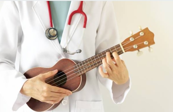 Musicoterapia chega ao HMRP de Búzios para transformar cuidados de saúde