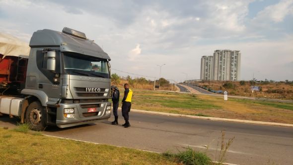 Prefeitura de Cuiab | "Carga Pesada" autuou 62 motoristas de caminhes em setembro; operao segue no ms de outubro