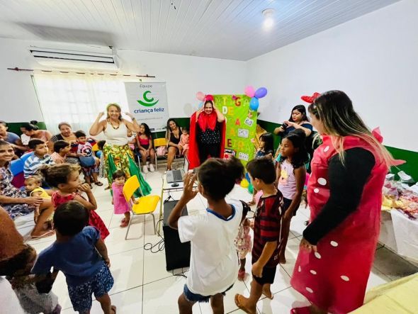 Prefeitura de Cuiab | Comunidade participa da Programao Especial de Outubro do Programa Criana Feliz