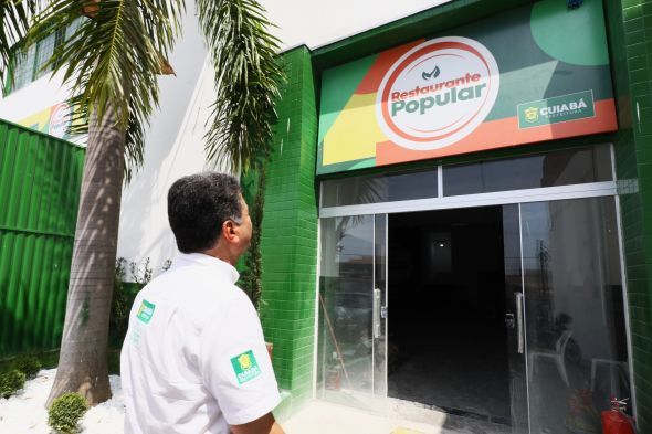 Prefeitura de Cuiab | Durante vistoria, prefeito garante climatizao de escola municipal e melhorias no Restaurante Popular, que passa por reforma completa sob o comando da primeira-dama, Marcia Pinheiro