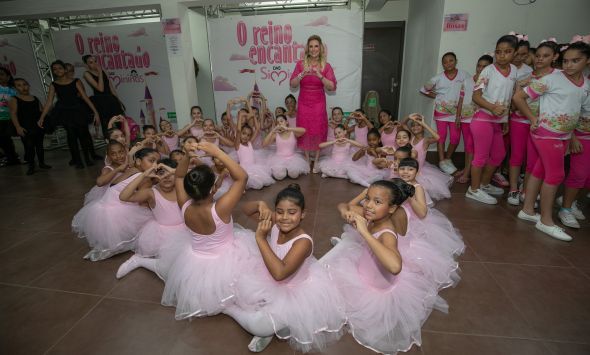 Prefeitura de Cuiab | Primeira-dama de Cuiab coordena maior espetculo j produzido no programa Siminina; nova apresentao ser domingo (15)