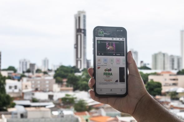 Prefeitura de Cuiab | Servidores da Prefeitura de Cuiab ganham app exclusivo para acessar informaes e servios pelo celular