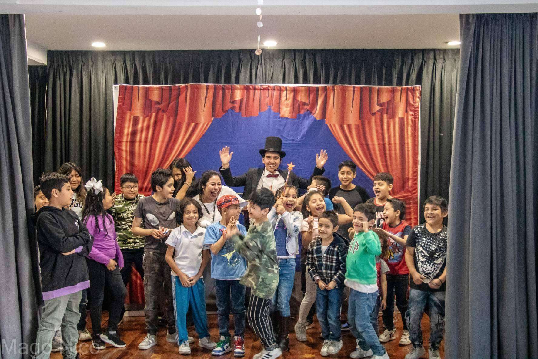 Devolver la magia, la talentosa compañía Mago Nico asombra a niños y adultos